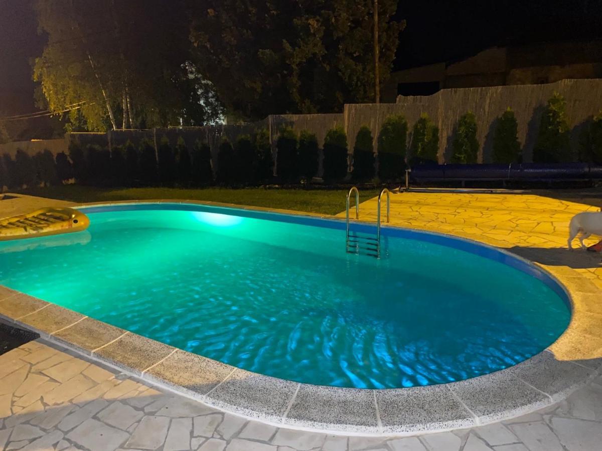 Mika'S Poolhouse Villa Beograd Eksteriør billede